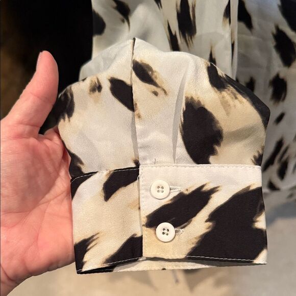 Chico's Black, Tan and White Patterned Asymmetrical Tunic Blouse Size Large - Picture 4 of 5